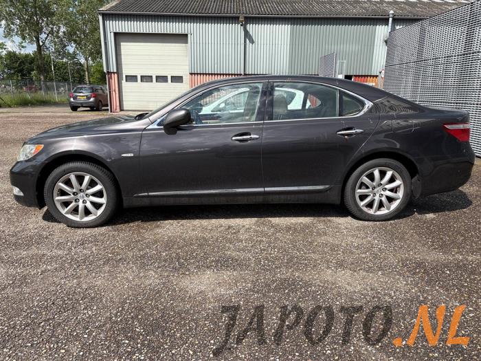Lexus LS 460 4.6 32V VVT-i Vehículo de desguace (2007, Marrón)
