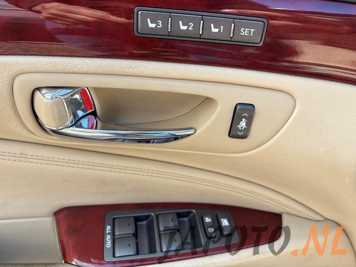 Lexus LS 460 4.6 32V VVT-i Vehículo de desguace (2007, Marrón)