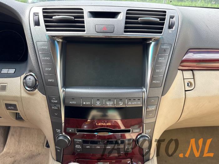Lexus LS 460 4.6 32V VVT-i Vehículo de desguace (2007, Marrón)