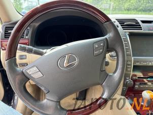 Lexus LS 460 4.6 32V VVT-i Vehículo de desguace (2007, Marrón)