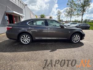 Lexus LS 460 4.6 32V VVT-i Vehículo de desguace (2007, Marrón)