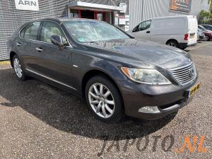 Lexus LS 460 4.6 32V VVT-i Vehículo de desguace (2007, Marrón)