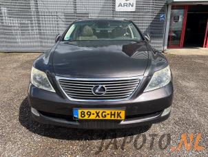 Lexus LS 460 4.6 32V VVT-i Vehículo de desguace (2007, Marrón)