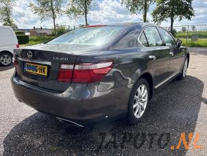 Lexus LS 460 4.6 32V VVT-i Vehículo de desguace (2007, Marrón)