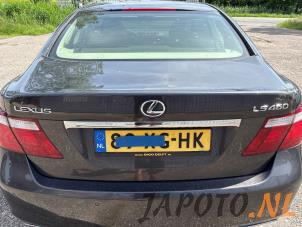 Lexus LS 460 4.6 32V VVT-i Vehículo de desguace (2007, Marrón)