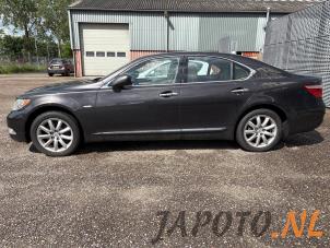 Lexus LS 460 4.6 32V VVT-i Vehículo de desguace (2007, Marrón)