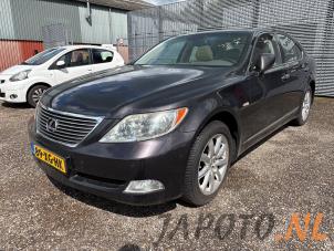 Lexus LS 460 4.6 32V VVT-i Vehículo de desguace (2007, Marrón)
