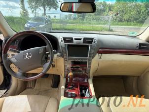 Lexus LS 460 4.6 32V VVT-i Vehículo de desguace (2007, Marrón)