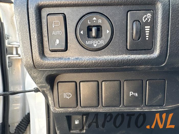 Lexus CT 200h 1.8 16V Samochód złomowany (2011, Bialy)