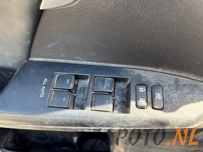 Lexus CT 200h 1.8 16V Samochód złomowany (2011, Bialy)
