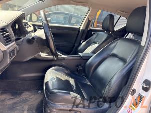 Lexus CT 200h 1.8 16V Samochód złomowany (2011, Bialy)