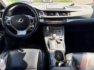 Lexus CT 200h 1.8 16V Samochód złomowany (2011, Bialy)