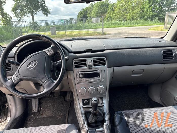 Subaru Forester 2.0 16V X Vehículo de desguace (2007, Gris)