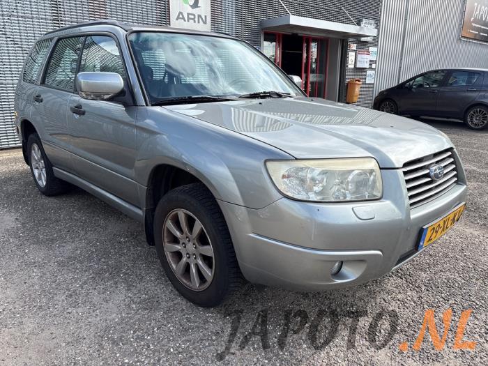 Subaru Forester 2.0 16V X Vehículo de desguace (2007, Gris)