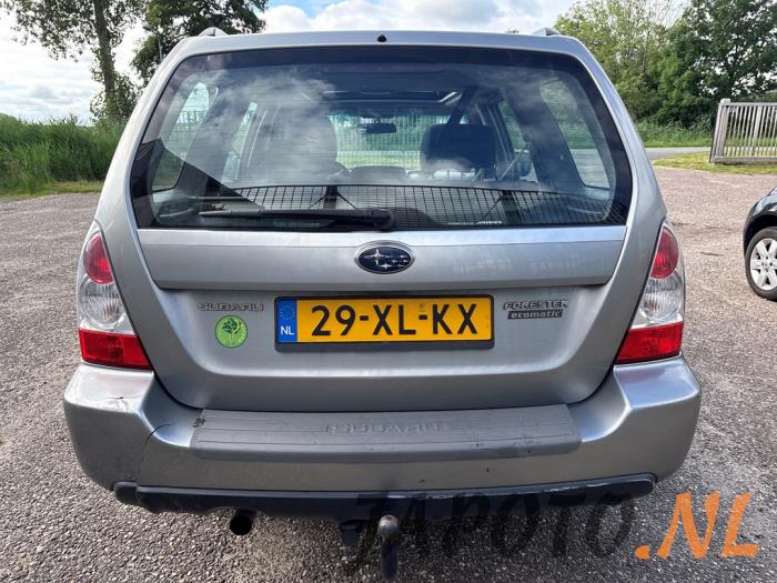 Subaru Forester 2.0 16V X Vehículo de desguace (2007, Gris)