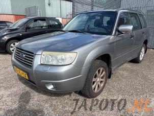 Subaru Forester 2.0 16V X Vehículo de desguace (2007, Gris)