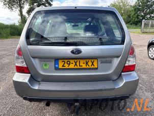 Subaru Forester 2.0 16V X Vehículo de desguace (2007, Gris)