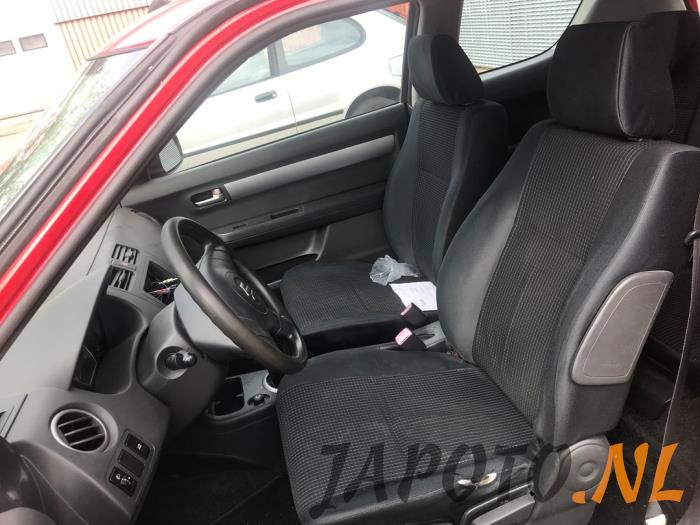 Suzuki Swift 1.5 VVT 16V Samochód złomowany (2005, Czerwony)