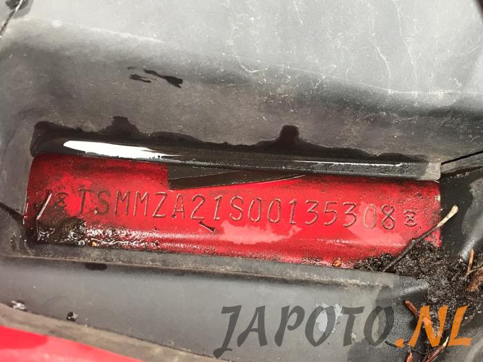 Suzuki Swift 1.5 VVT 16V Samochód złomowany (2005, Czerwony)