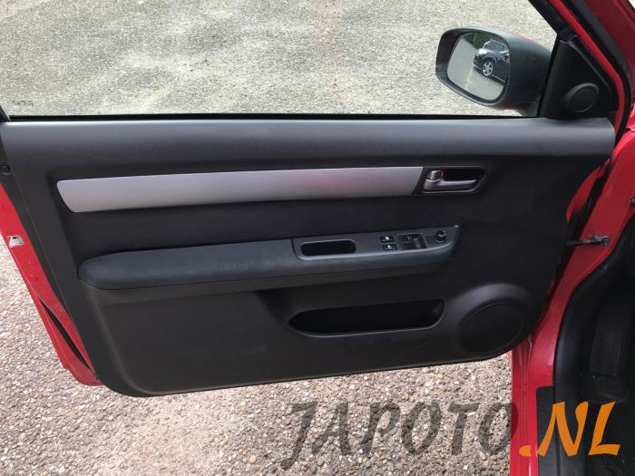 Suzuki Swift 1.5 VVT 16V Samochód złomowany (2005, Czerwony)