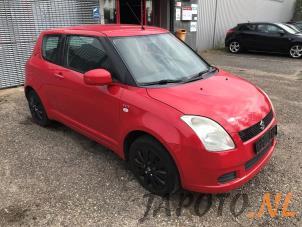 Suzuki Swift 1.5 VVT 16V Samochód złomowany (2005, Czerwony)