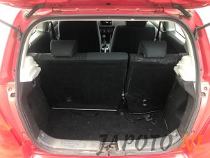 Suzuki Swift 1.5 VVT 16V Samochód złomowany (2005, Czerwony)