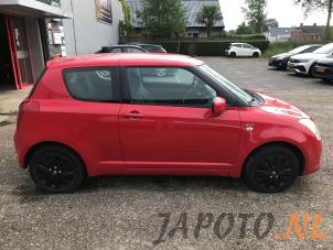 Suzuki Swift 1.5 VVT 16V Samochód złomowany (2005, Czerwony)