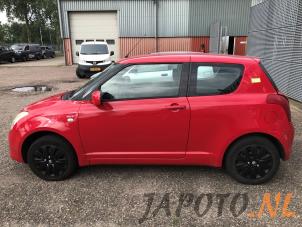 Suzuki Swift 1.5 VVT 16V Samochód złomowany (2005, Czerwony)