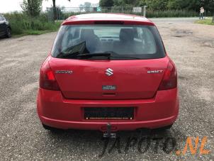 Suzuki Swift 1.5 VVT 16V Samochód złomowany (2005, Czerwony)