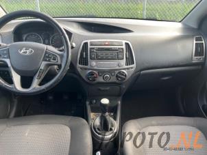 Hyundai i20 1.2i 16V Vehículo de desguace (2012, Gris)