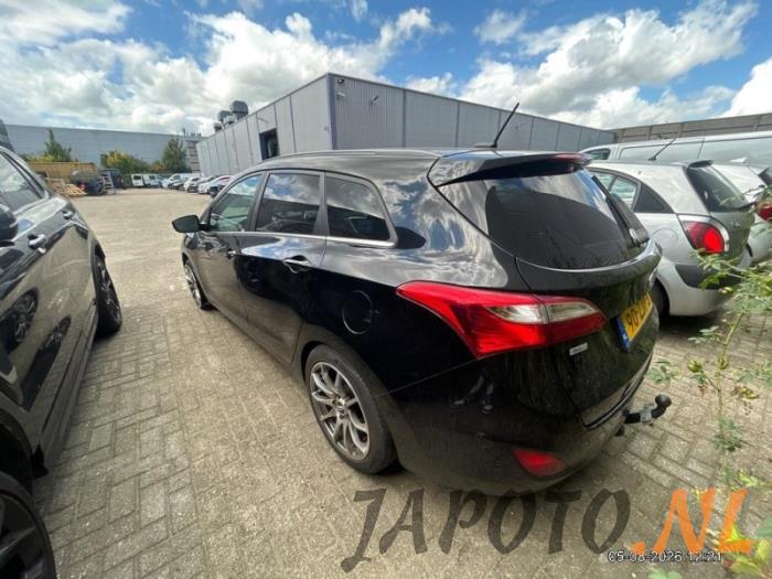 Hyundai i30 Wagon 1.6 GDI Blue 16V Vehículo de desguace (2012, Negro)