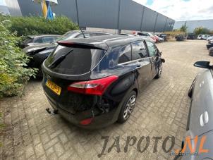 Hyundai i30 Wagon 1.6 GDI Blue 16V Vehículo de desguace (2012, Negro)