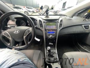 Hyundai i30 Wagon 1.6 GDI Blue 16V Vehículo de desguace (2012, Negro)