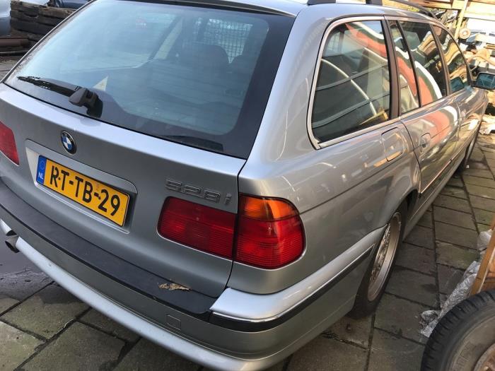 BMW 5 serie Touring 528i 24V Schrottauto (1997, Grau, Silbergrau)
