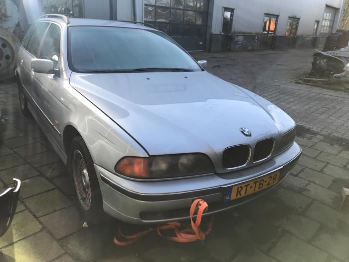 BMW 5 serie Touring 528i 24V Schrottauto (1997, Grau, Silbergrau)