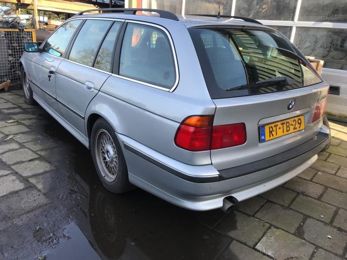 BMW 5 serie Touring 528i 24V Schrottauto (1997, Grau, Silbergrau) 