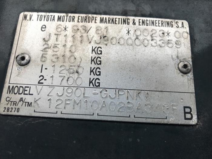 Toyota Land Cruiser 90 3.4i 24V Salvage vehicle (1997, Green, Gray)