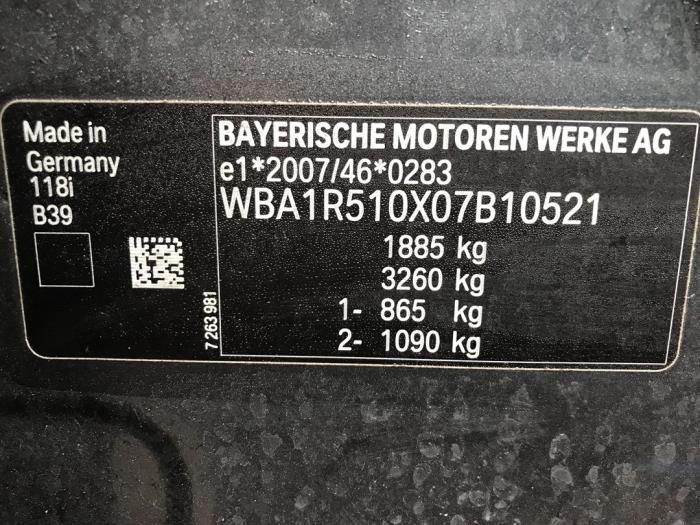 BMW 1 serie 118i 1.5 TwinPower 12V Vehículo de desguace (2018, Gris)