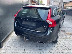 Volvo V60 I 2.4 D6 20V Plug-in Hybrid AWD Épave (2015, Noir)