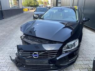 Volvo V60 I 2.4 D6 20V Plug-in Hybrid AWD Épave (2015, Noir)