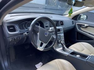 Volvo V60 I 2.4 D6 20V Plug-in Hybrid AWD Épave (2015, Noir)