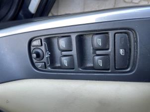 Volvo V60 I 2.4 D6 20V Plug-in Hybrid AWD Épave (2015, Noir)