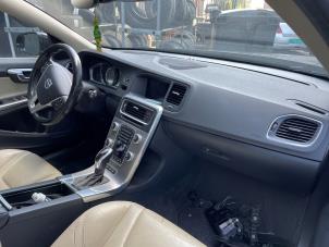 Volvo V60 I 2.4 D6 20V Plug-in Hybrid AWD Épave (2015, Noir)