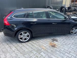 Volvo V60 I 2.4 D6 20V Plug-in Hybrid AWD Épave (2015, Noir)