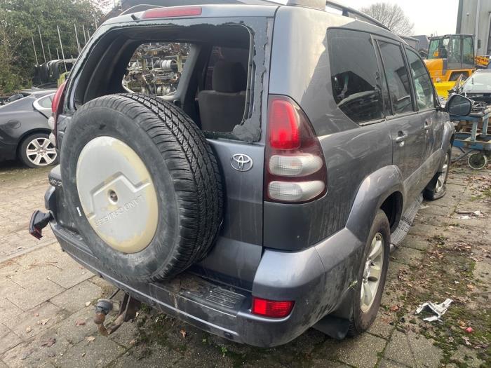 Toyota Land Cruiser 3.0 D-4D 16V Schrottauto (2006, Grau)