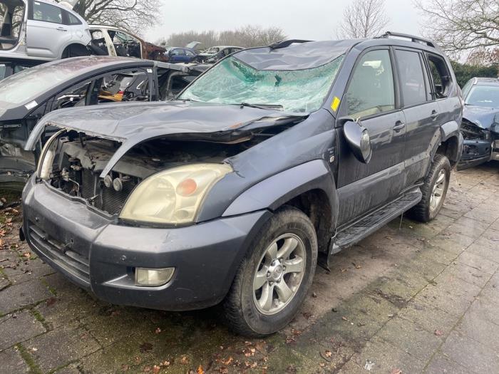 Toyota Land Cruiser 3.0 D-4D 16V Skrotfordon (2006, GRIJS)