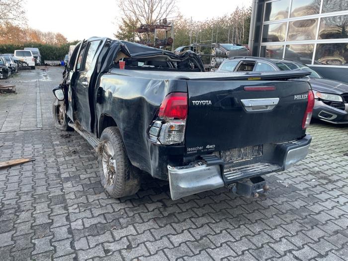 Toyota Hilux V/VI 2.4 D4D-F 16V 4x4 Salvage vehicle (2019, Black)