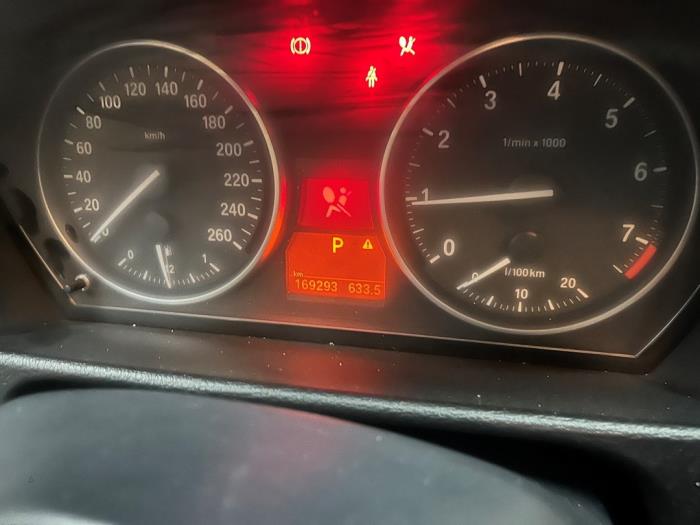 BMW X1 xDrive 25i 3.0 24V Épave (2010, Gris)