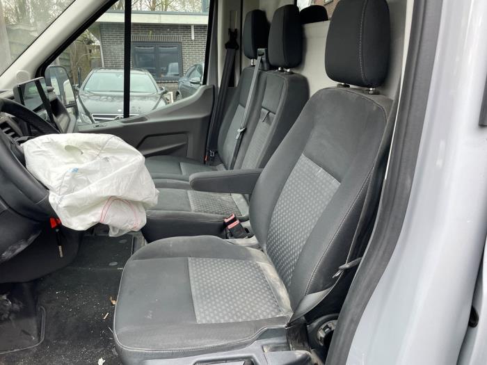 Ford Transit 2.0 TDCi 16V Eco Blue mHEV 170 Épave (2023, Gris)