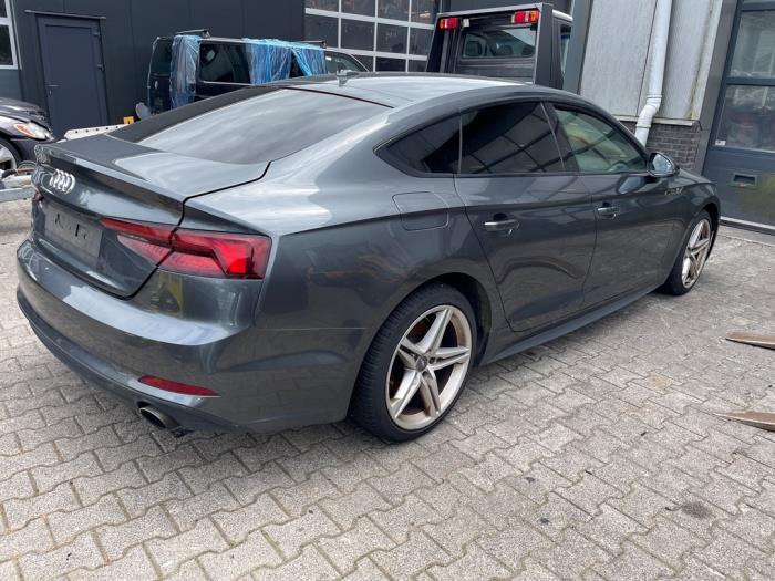 Audi A5 Sportback 2.0 40 TFSI Mild Hybrid 16V Vehículo de desguace (2018, Gris)